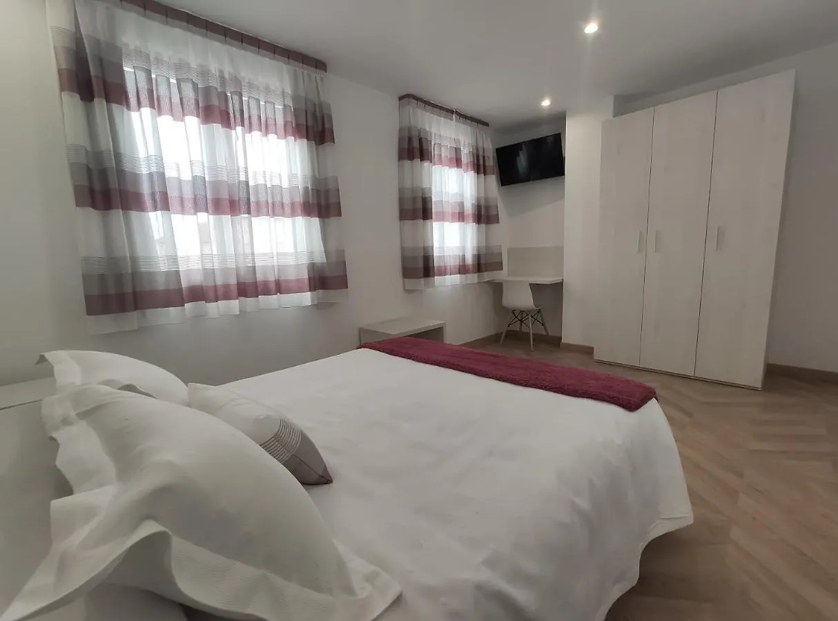 Hostal Óleo Auto Check-in Santander 0*,