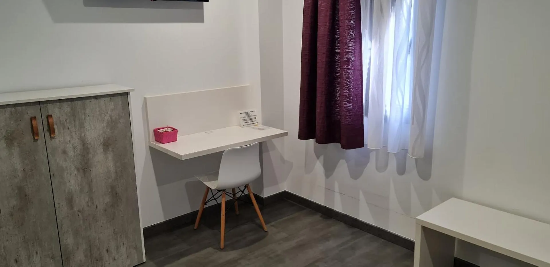 Hostal Óleo Auto Check-in Santander 0*,  Espanha